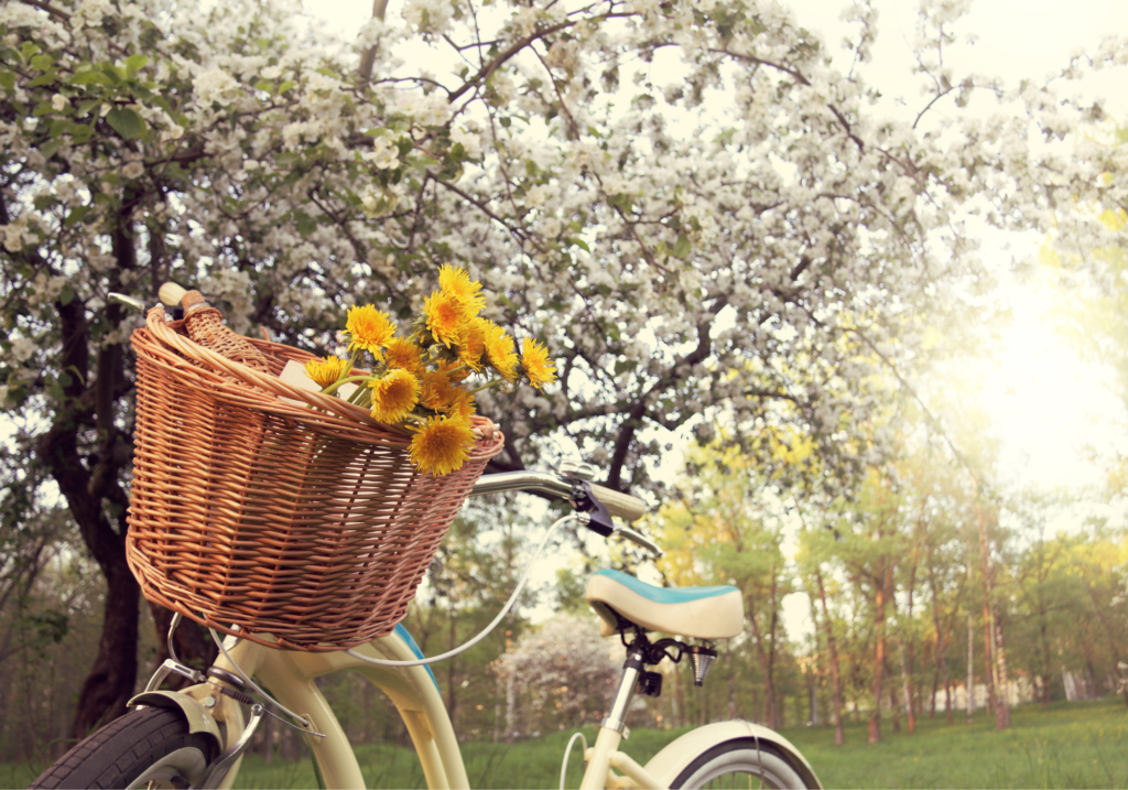 mejores destinos para viajar en primavera en españa