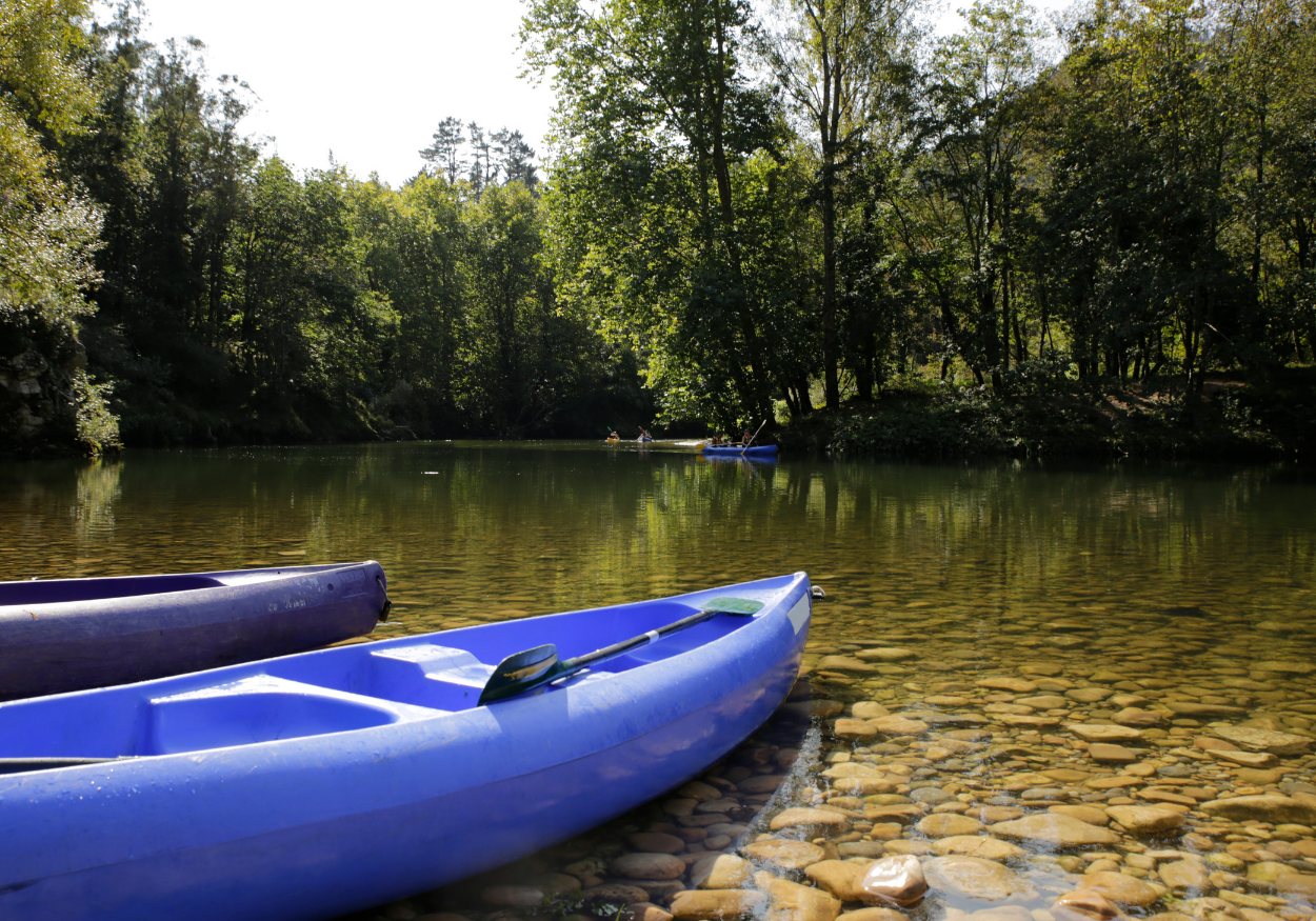 Kayak en el Sella: diversión y naturaleza en movimiento